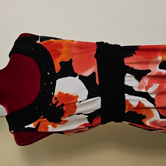 Sleeveless Floral Dress With Jeweled Neckline Size 12 - Picture 2 of 5